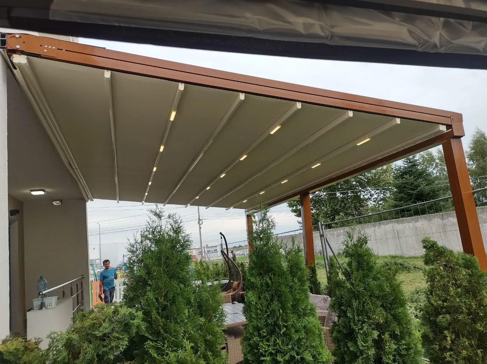 Bioklimatik Pergola mı, Pergola Tente mi? Nasıl Karar Verilir?